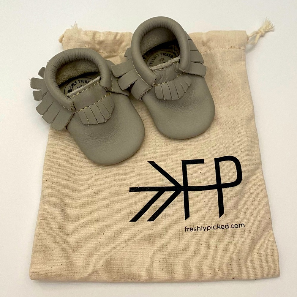 😲FRESHLY PICKED baby moccasins Leather size 0